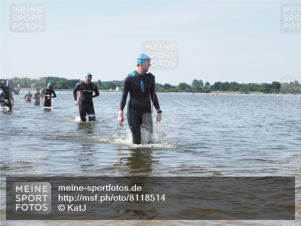 22.06.2025 - Viking Triathlon KatJ http://msf.ph/oto/8118514 22.06.2025 10:45:47 Schwimmen 95, 197, 360, 372, 425, 519, 633 meine-sportfotos.de