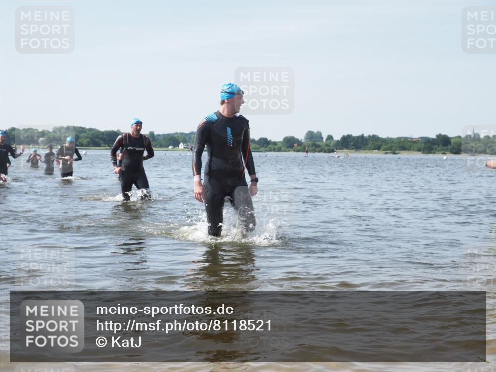 22.06.2025 - Viking Triathlon KatJ http://msf.ph/oto/8118521 22.06.2025 10:45:47 Schwimmen 95, 197, 360, 372, 425, 519, 633 meine-sportfotos.de