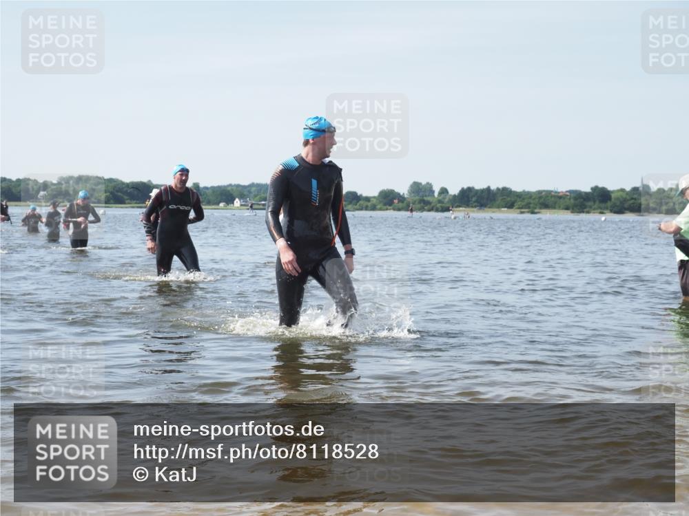 22.06.2025 - Viking Triathlon KatJ http://msf.ph/oto/8118528 22.06.2025 10:45:47 Schwimmen 95, 197, 360, 372, 425, 519, 633 meine-sportfotos.de