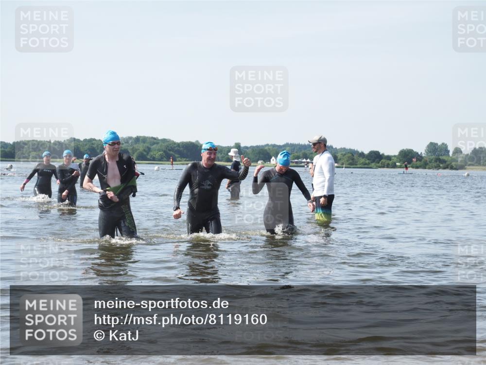 22.06.2025 - Viking Triathlon KatJ http://msf.ph/oto/8119160 22.06.2025 10:46:39 Schwimmen 60, 143, 206, 333, 479, 498, 515 meine-sportfotos.de