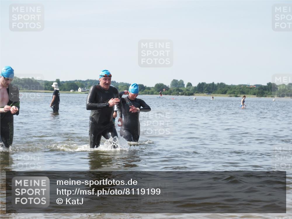 22.06.2025 - Viking Triathlon KatJ http://msf.ph/oto/8119199 22.06.2025 10:46:41 Schwimmen 60, 143, 206, 333, 479, 498, 515 meine-sportfotos.de