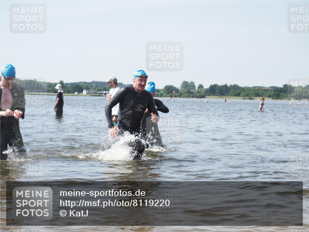 22.06.2025 - Viking Triathlon KatJ http://msf.ph/oto/8119220 22.06.2025 10:46:41 Schwimmen 60, 143, 206, 333, 479, 498, 515 meine-sportfotos.de
