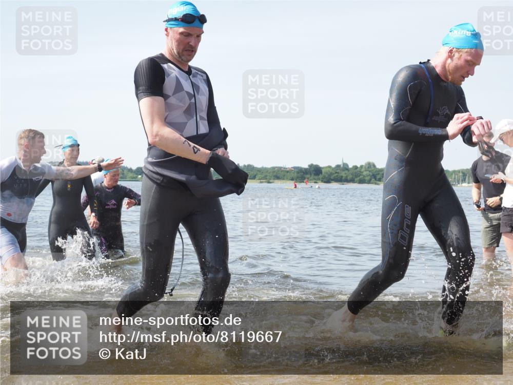 22.06.2025 - Viking Triathlon KatJ http://msf.ph/oto/8119667 22.06.2025 10:47:26 Schwimmen 23, 74, 76, 267, 421, 547 meine-sportfotos.de