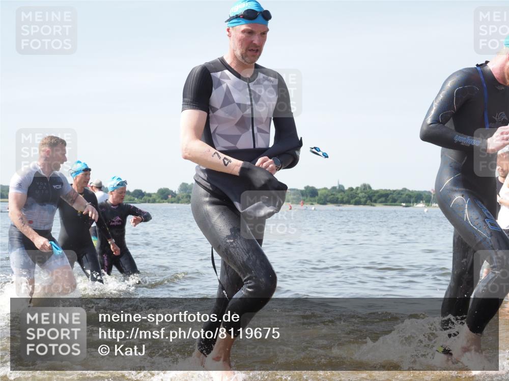 22.06.2025 - Viking Triathlon KatJ http://msf.ph/oto/8119675 22.06.2025 10:47:26 Schwimmen 23, 74, 76, 267, 421, 547 meine-sportfotos.de