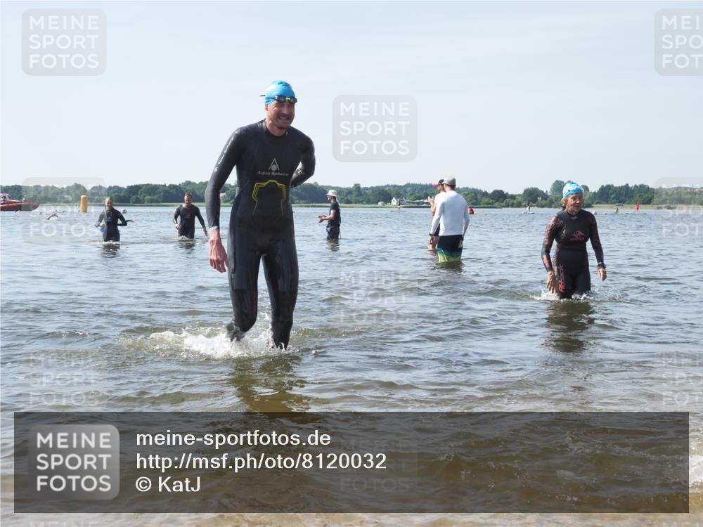 22.06.2025 - Viking Triathlon KatJ http://msf.ph/oto/8120032 22.06.2025 10:47:58 Schwimmen 190, 223, 285, 452 meine-sportfotos.de