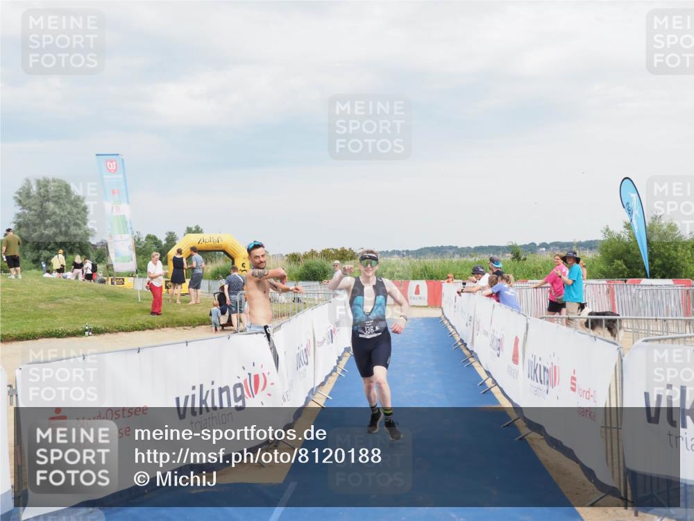 22.06.2025 - Viking Triathlon MichiJ http://msf.ph/oto/8120188 22.06.2025 17:02:52 Ziel 136 meine-sportfotos.de
