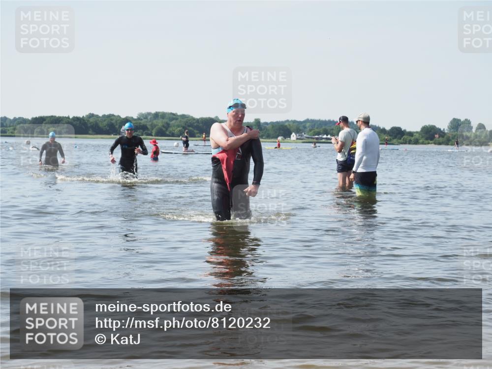 22.06.2025 - Viking Triathlon KatJ http://msf.ph/oto/8120232 22.06.2025 10:48:27 Schwimmen 471, 494 meine-sportfotos.de