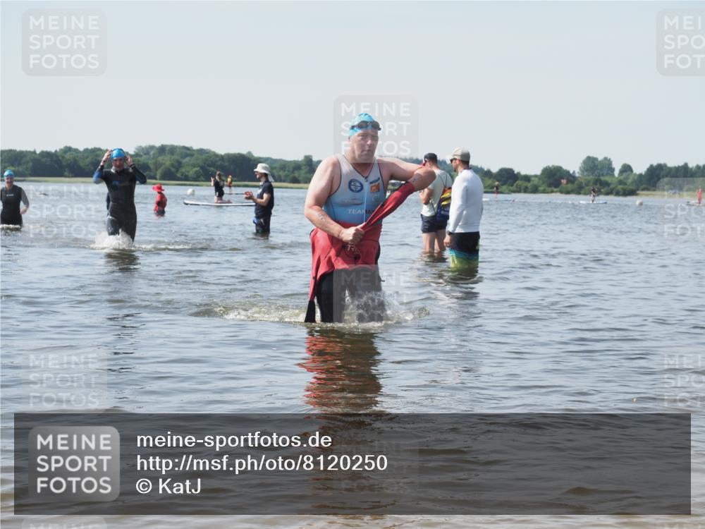 22.06.2025 - Viking Triathlon KatJ http://msf.ph/oto/8120250 22.06.2025 10:48:29 Schwimmen 412, 471, 494 meine-sportfotos.de
