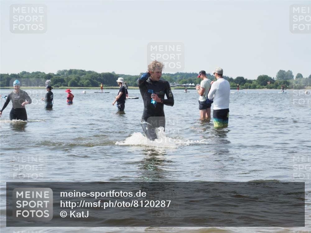 22.06.2025 - Viking Triathlon KatJ http://msf.ph/oto/8120287 22.06.2025 10:48:35 Schwimmen 412, 494 meine-sportfotos.de