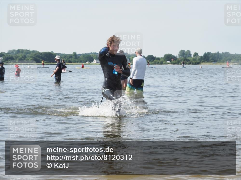 22.06.2025 - Viking Triathlon KatJ http://msf.ph/oto/8120312 22.06.2025 10:48:37 Schwimmen 412, 494 meine-sportfotos.de