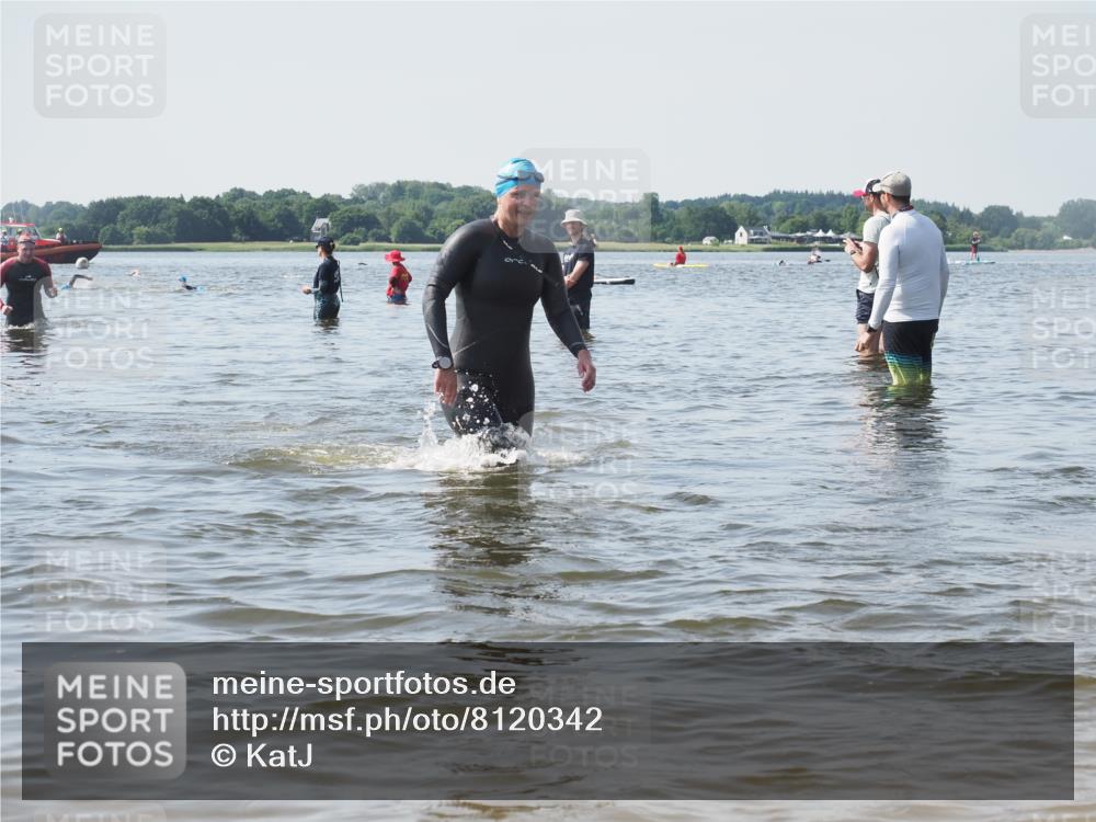 22.06.2025 - Viking Triathlon KatJ http://msf.ph/oto/8120342 22.06.2025 10:48:42 Schwimmen 166, 412, 494, 607 meine-sportfotos.de