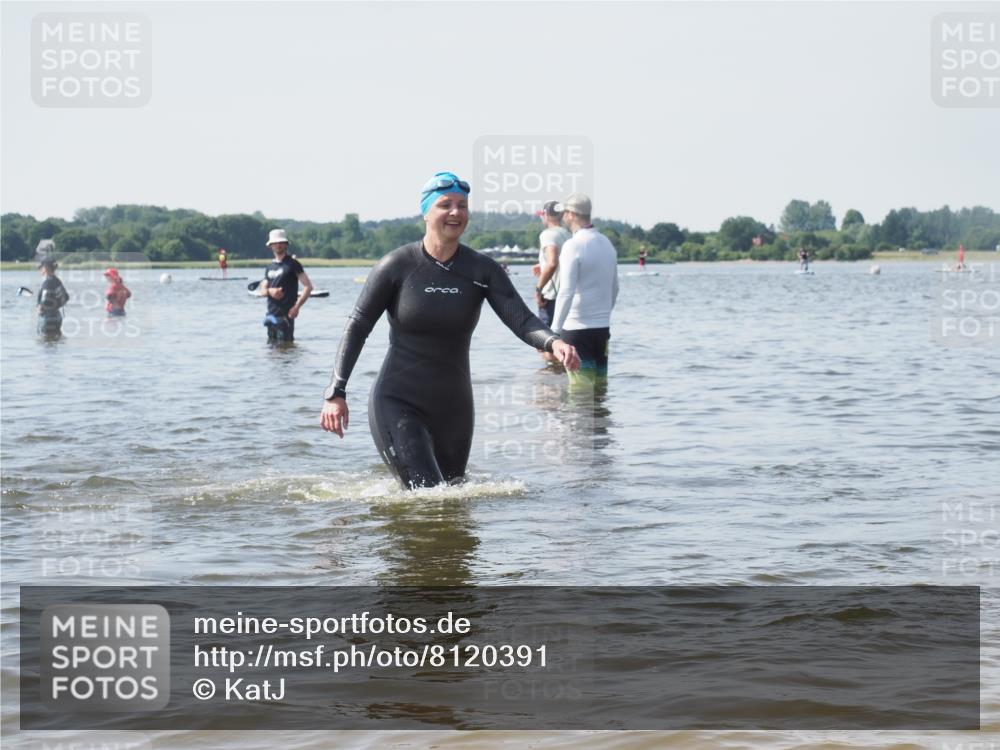 22.06.2025 - Viking Triathlon KatJ http://msf.ph/oto/8120391 22.06.2025 10:48:43 Schwimmen 166, 412, 494, 607 meine-sportfotos.de