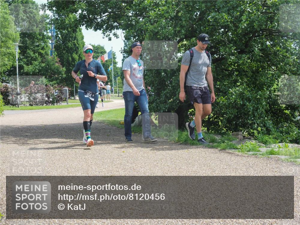 22.06.2025 - Viking Triathlon KatJ http://msf.ph/oto/8120456 22.06.2025 12:59:46 Laufen 184 meine-sportfotos.de