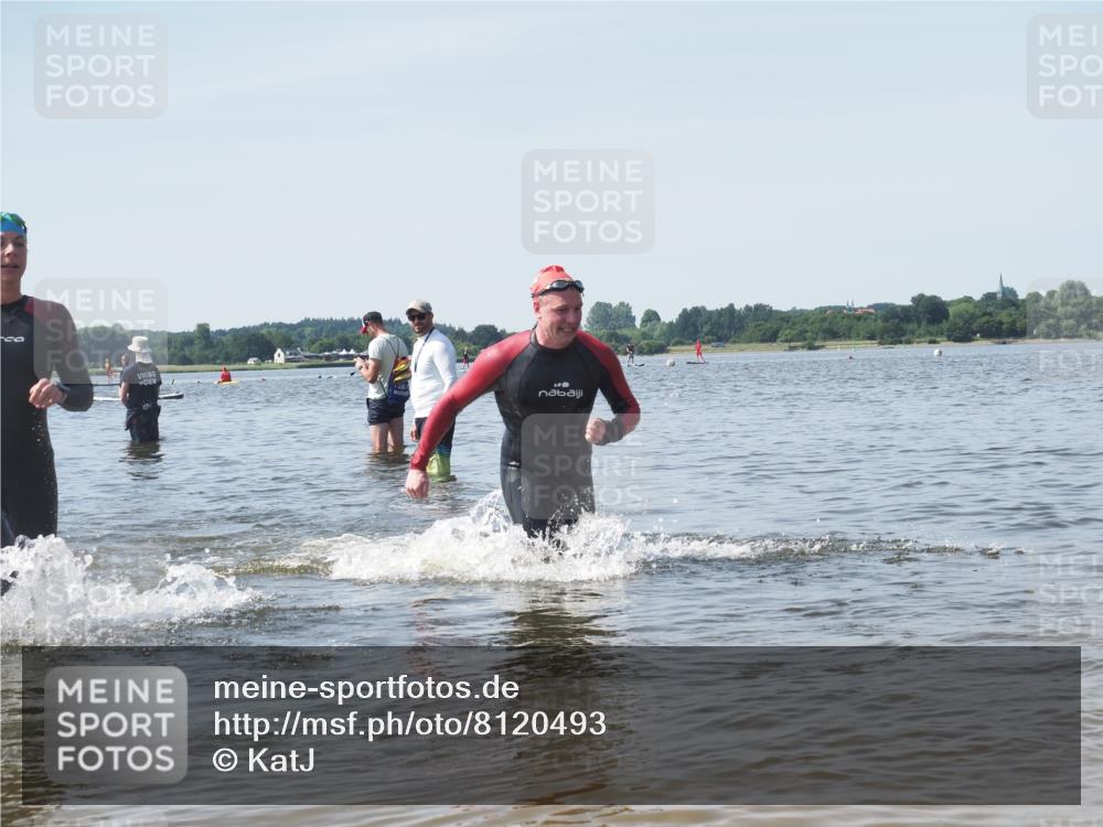 22.06.2025 - Viking Triathlon KatJ http://msf.ph/oto/8120493 22.06.2025 10:48:57 Schwimmen 166, 353, 607 meine-sportfotos.de