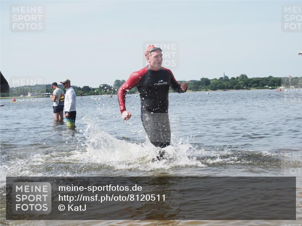 22.06.2025 - Viking Triathlon KatJ http://msf.ph/oto/8120511 22.06.2025 10:48:58 Schwimmen 166, 353, 607 meine-sportfotos.de