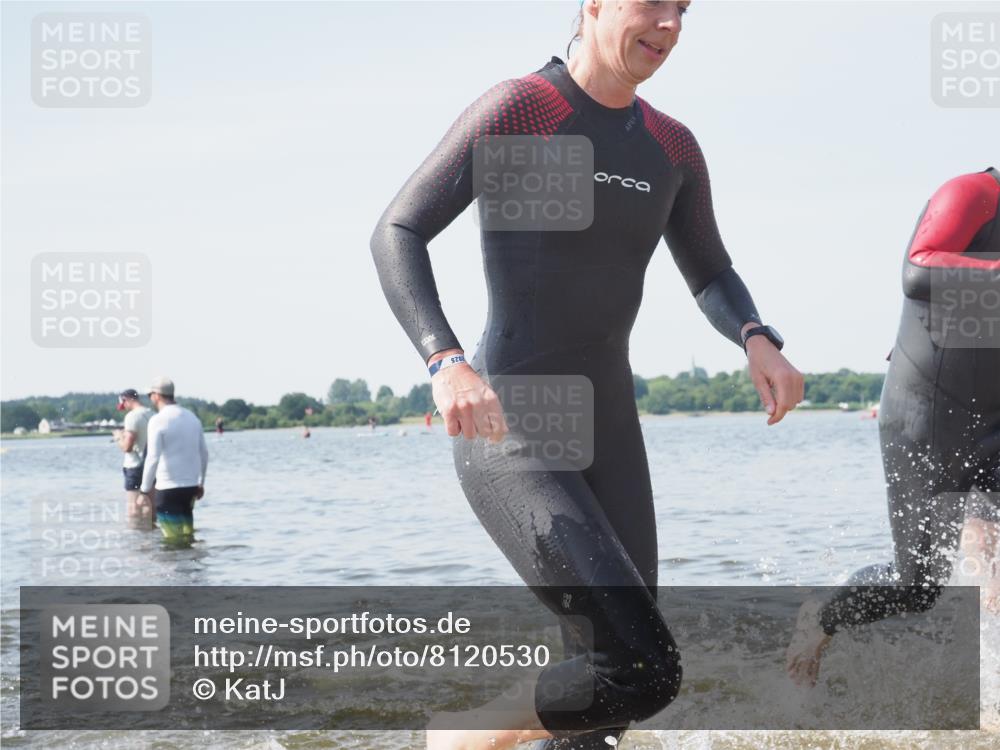 22.06.2025 - Viking Triathlon KatJ http://msf.ph/oto/8120530 22.06.2025 10:48:59 Schwimmen 166, 353, 607 meine-sportfotos.de