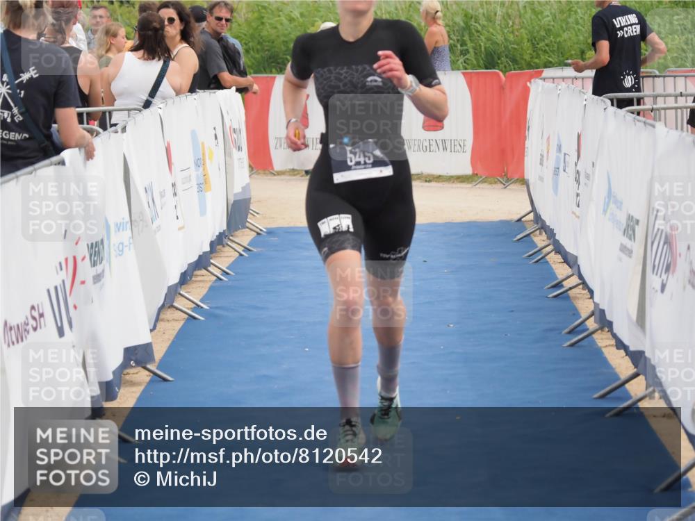 22.06.2025 - Viking Triathlon MichiJ http://msf.ph/oto/8120542 22.06.2025 15:12:03 Ziel 549 meine-sportfotos.de