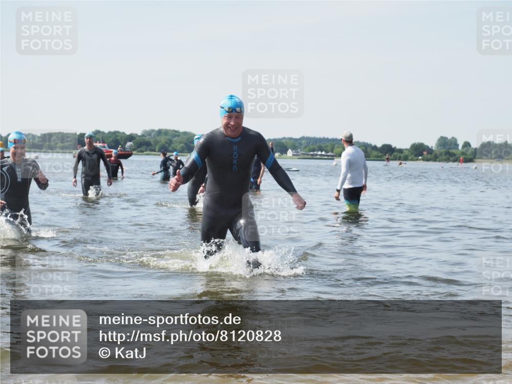22.06.2025 - Viking Triathlon KatJ http://msf.ph/oto/8120828 22.06.2025 10:49:29 Schwimmen 64, 155, 256, 263, 321 meine-sportfotos.de
