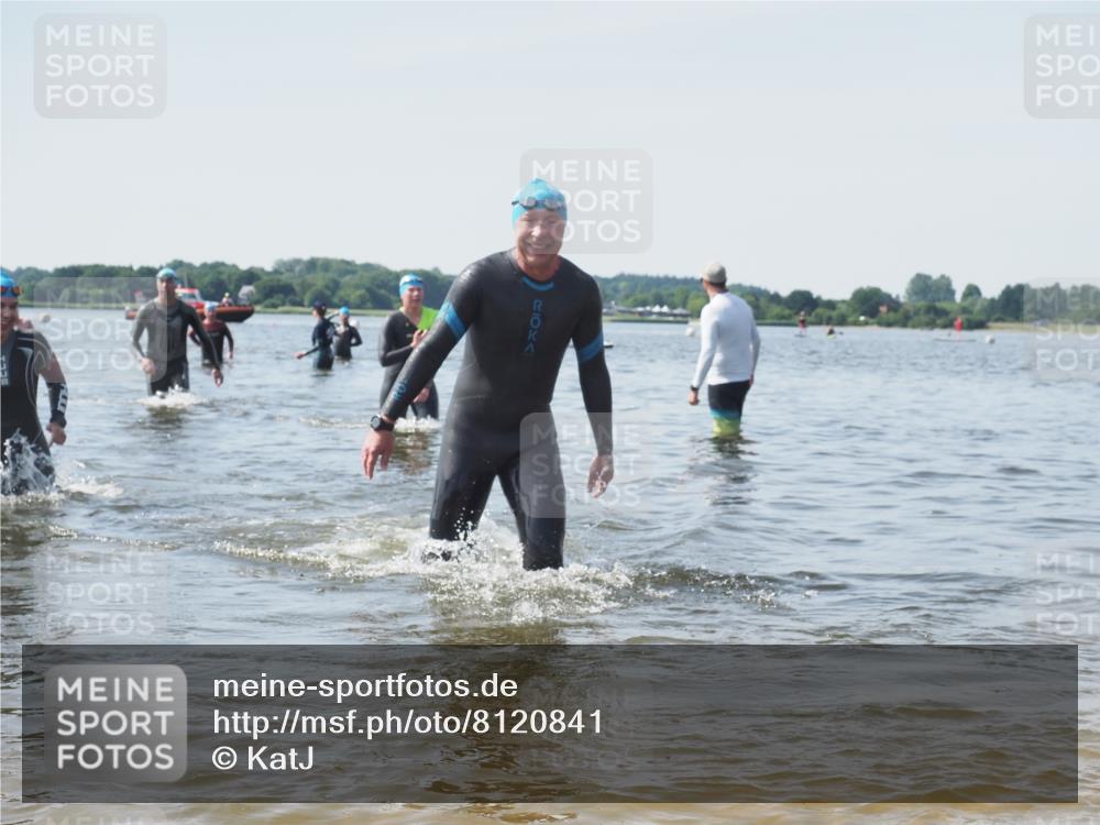 22.06.2025 - Viking Triathlon KatJ http://msf.ph/oto/8120841 22.06.2025 10:49:29 Schwimmen 64, 155, 256, 263, 321 meine-sportfotos.de