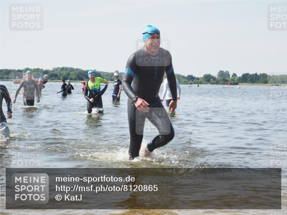22.06.2025 - Viking Triathlon KatJ http://msf.ph/oto/8120865 22.06.2025 10:49:30 Schwimmen 64, 256, 263, 321 meine-sportfotos.de