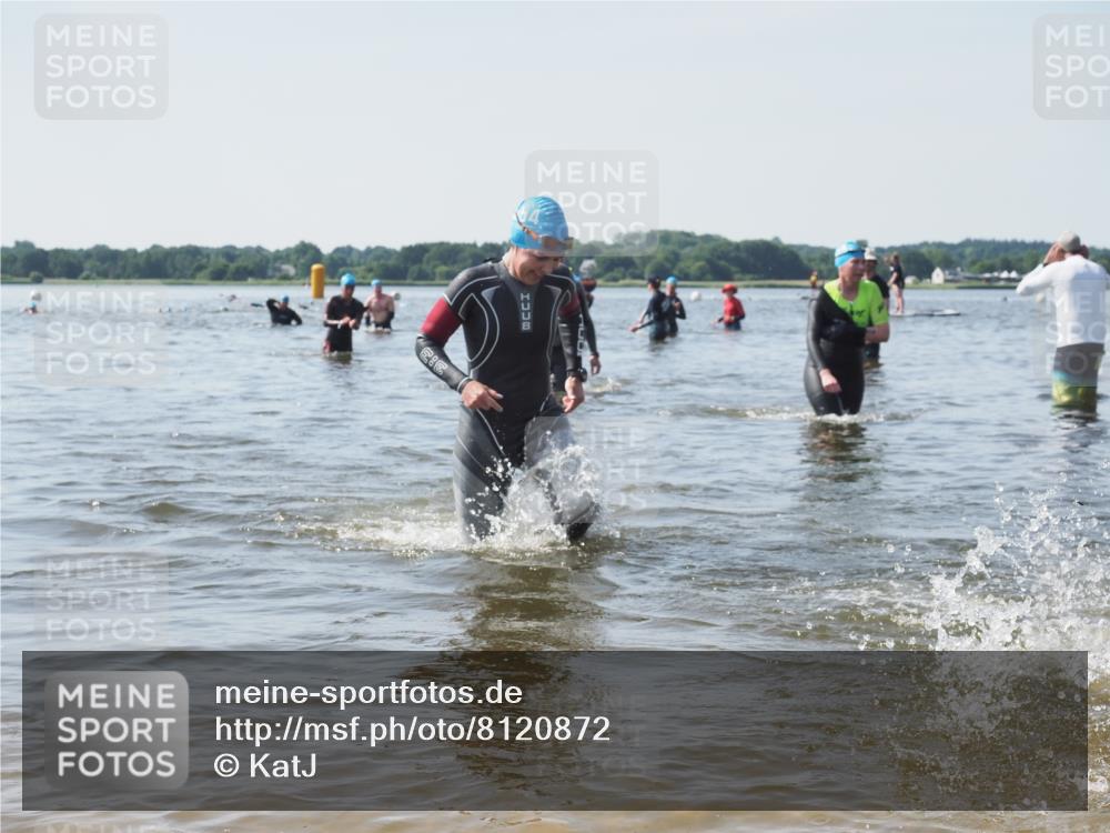 22.06.2025 - Viking Triathlon KatJ http://msf.ph/oto/8120872 22.06.2025 10:49:31 Schwimmen 64, 256, 263, 321 meine-sportfotos.de