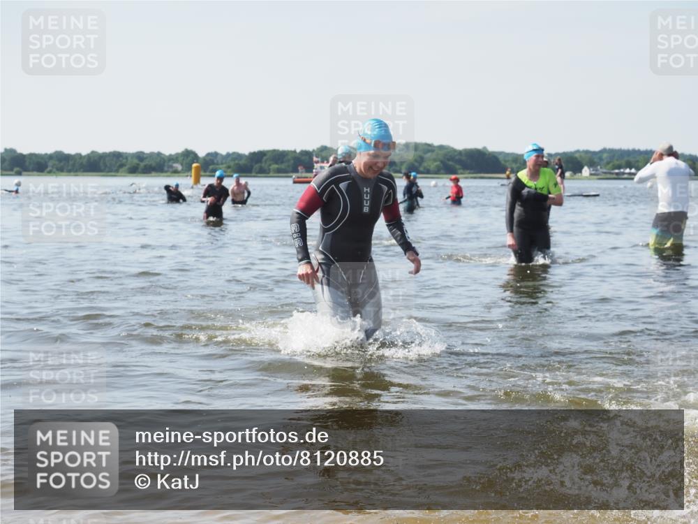 22.06.2025 - Viking Triathlon KatJ http://msf.ph/oto/8120885 22.06.2025 10:49:31 Schwimmen 64, 256, 263, 321 meine-sportfotos.de