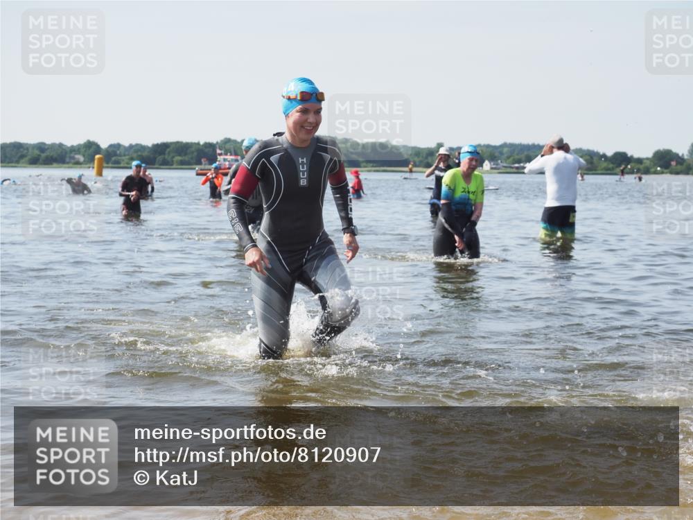 22.06.2025 - Viking Triathlon KatJ http://msf.ph/oto/8120907 22.06.2025 10:49:31 Schwimmen 64, 256, 263, 321 meine-sportfotos.de