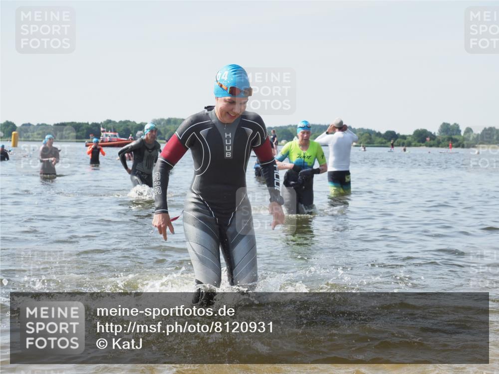 22.06.2025 - Viking Triathlon KatJ http://msf.ph/oto/8120931 22.06.2025 10:49:32 Schwimmen 64, 256, 263, 321, 453 meine-sportfotos.de