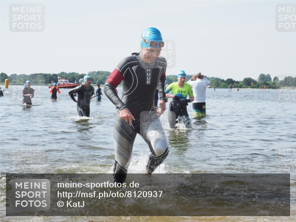 22.06.2025 - Viking Triathlon KatJ http://msf.ph/oto/8120937 22.06.2025 10:49:32 Schwimmen 64, 256, 263, 321, 453 meine-sportfotos.de