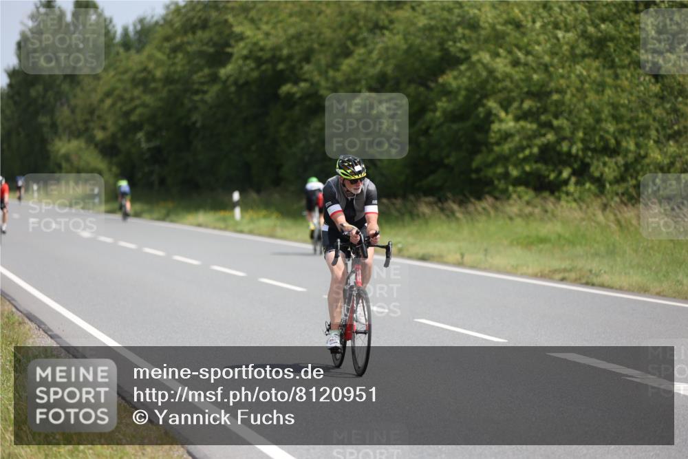 22.06.2025 - Viking Triathlon Yannick Fuchs http://msf.ph/oto/8120951 22.06.2025 11:47:47 Radfahren 106, 292 meine-sportfotos.de