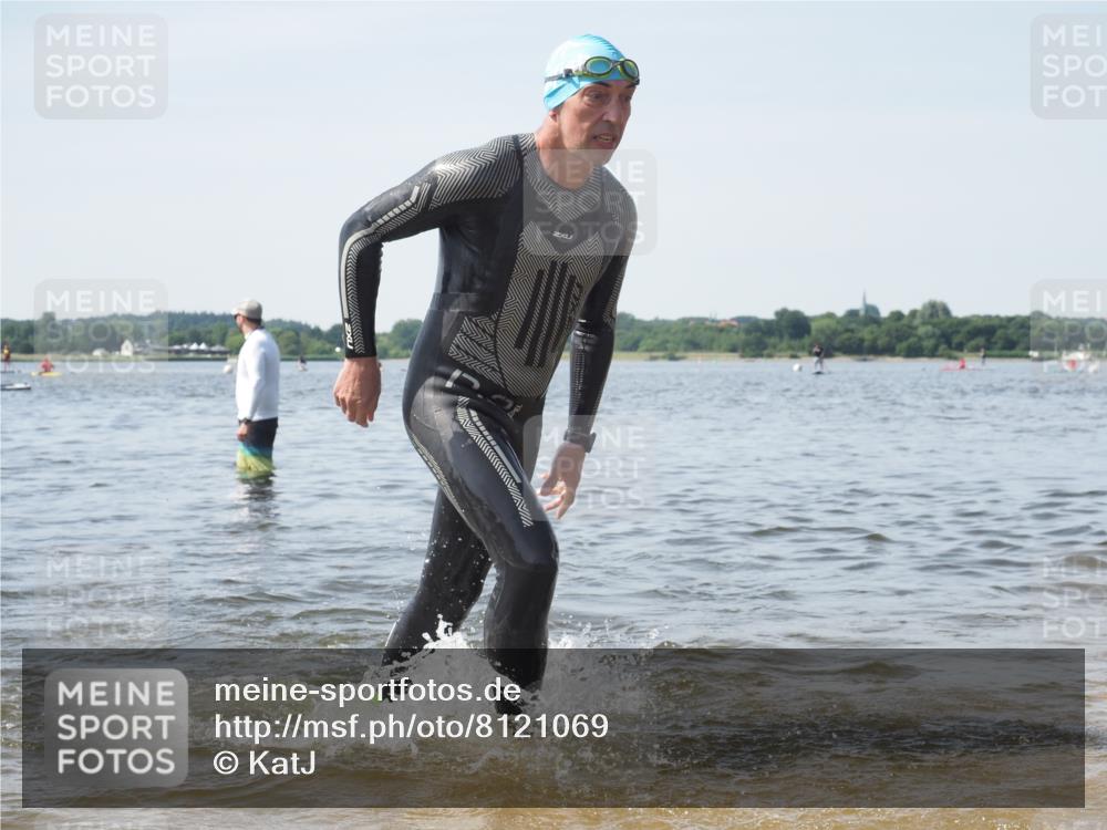 22.06.2025 - Viking Triathlon KatJ http://msf.ph/oto/8121069 22.06.2025 10:49:41 Schwimmen 263, 321, 453 meine-sportfotos.de