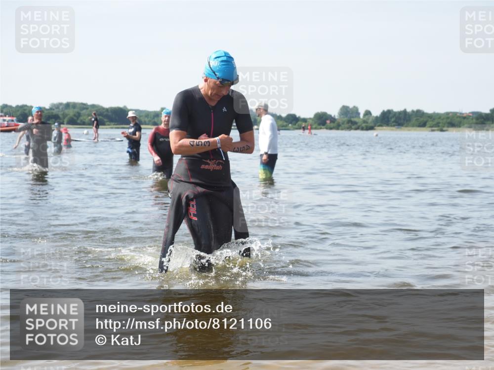 22.06.2025 - Viking Triathlon KatJ http://msf.ph/oto/8121106 22.06.2025 10:49:48 Schwimmen 69, 140, 270, 273, 356, 453 meine-sportfotos.de