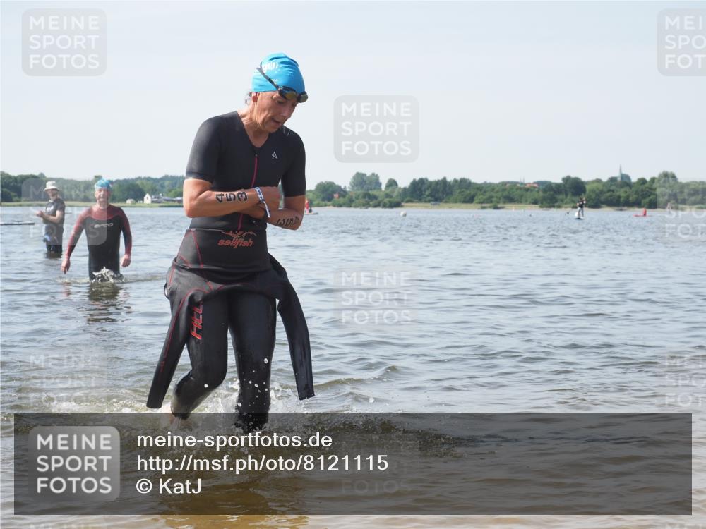 22.06.2025 - Viking Triathlon KatJ http://msf.ph/oto/8121115 22.06.2025 10:49:49 Schwimmen 69, 140, 270, 273, 356, 453 meine-sportfotos.de