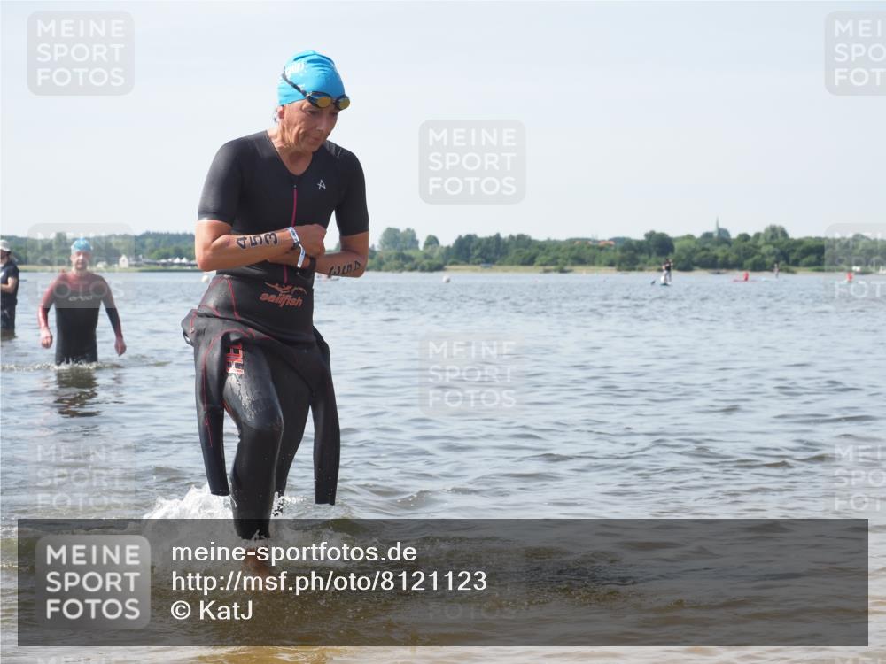 22.06.2025 - Viking Triathlon KatJ http://msf.ph/oto/8121123 22.06.2025 10:49:49 Schwimmen 69, 140, 270, 273, 356, 453 meine-sportfotos.de