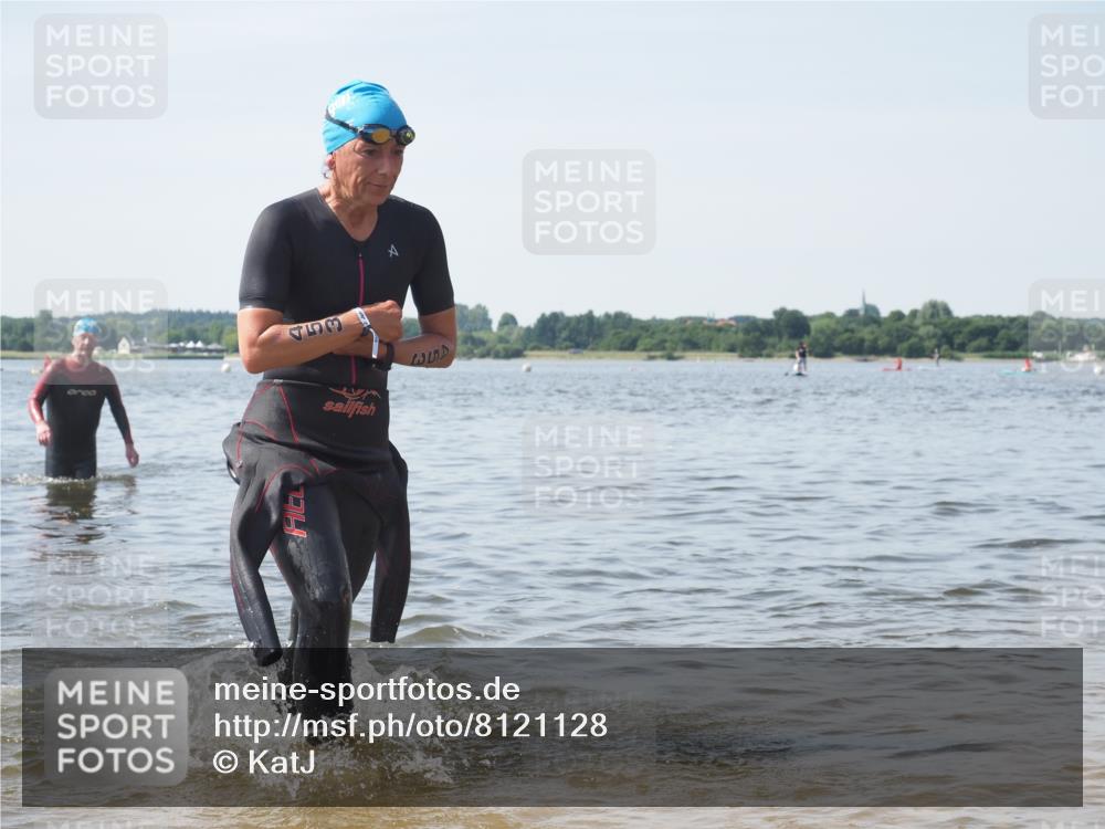 22.06.2025 - Viking Triathlon KatJ http://msf.ph/oto/8121128 22.06.2025 10:49:49 Schwimmen 69, 140, 270, 273, 356, 453 meine-sportfotos.de