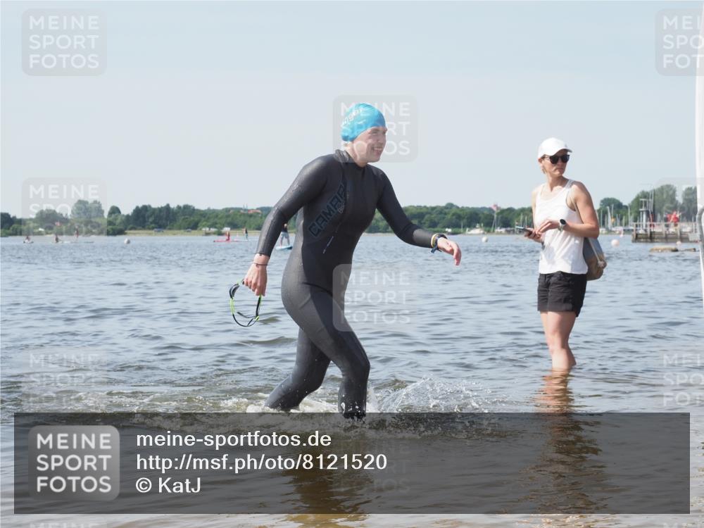 22.06.2025 - Viking Triathlon KatJ http://msf.ph/oto/8121520 22.06.2025 10:50:22 Schwimmen 431, 463 meine-sportfotos.de
