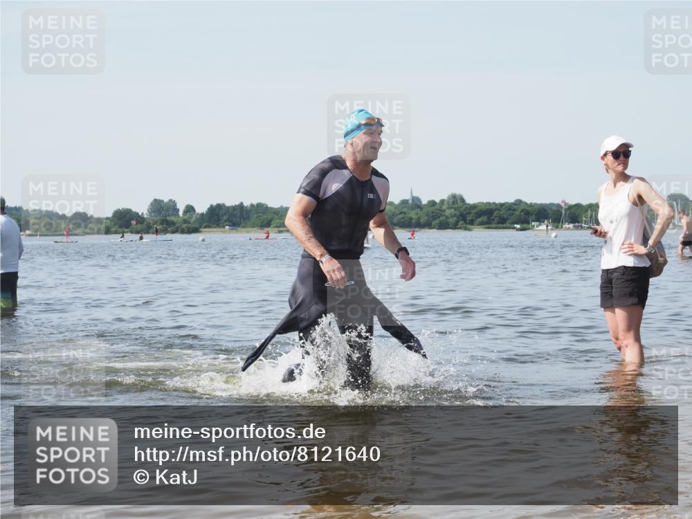22.06.2025 - Viking Triathlon KatJ http://msf.ph/oto/8121640 22.06.2025 10:50:30 Schwimmen 24, 48, 202, 402, 418, 463, 533 meine-sportfotos.de