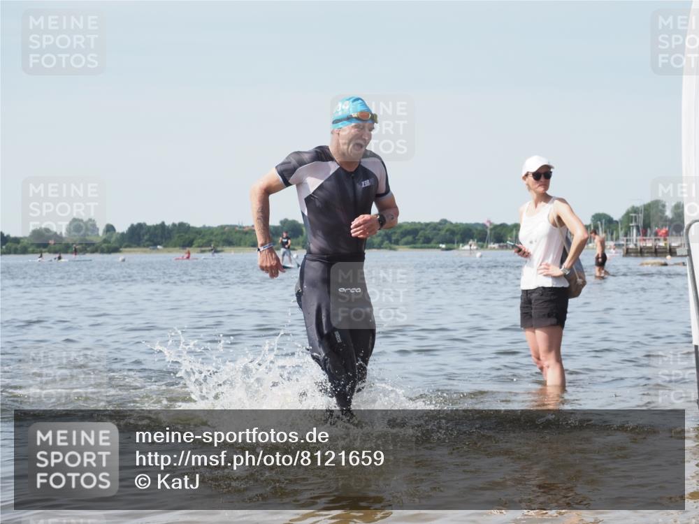 22.06.2025 - Viking Triathlon KatJ http://msf.ph/oto/8121659 22.06.2025 10:50:30 Schwimmen 24, 48, 202, 402, 418, 463, 533 meine-sportfotos.de