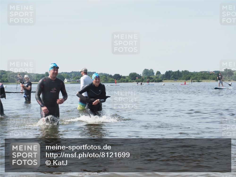 22.06.2025 - Viking Triathlon KatJ http://msf.ph/oto/8121699 22.06.2025 10:50:35 Schwimmen 24, 48, 202, 402, 418, 533 meine-sportfotos.de