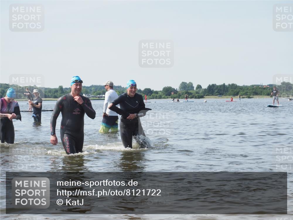 22.06.2025 - Viking Triathlon KatJ http://msf.ph/oto/8121722 22.06.2025 10:50:36 Schwimmen 24, 48, 202, 402, 418, 533 meine-sportfotos.de
