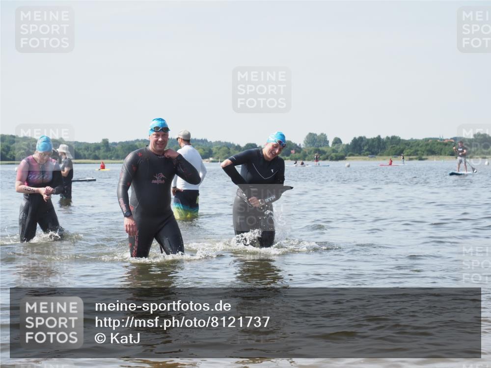 22.06.2025 - Viking Triathlon KatJ http://msf.ph/oto/8121737 22.06.2025 10:50:36 Schwimmen 24, 48, 202, 402, 418, 533 meine-sportfotos.de