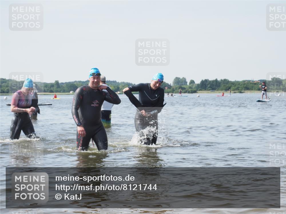 22.06.2025 - Viking Triathlon KatJ http://msf.ph/oto/8121744 22.06.2025 10:50:36 Schwimmen 24, 48, 202, 402, 418, 533 meine-sportfotos.de