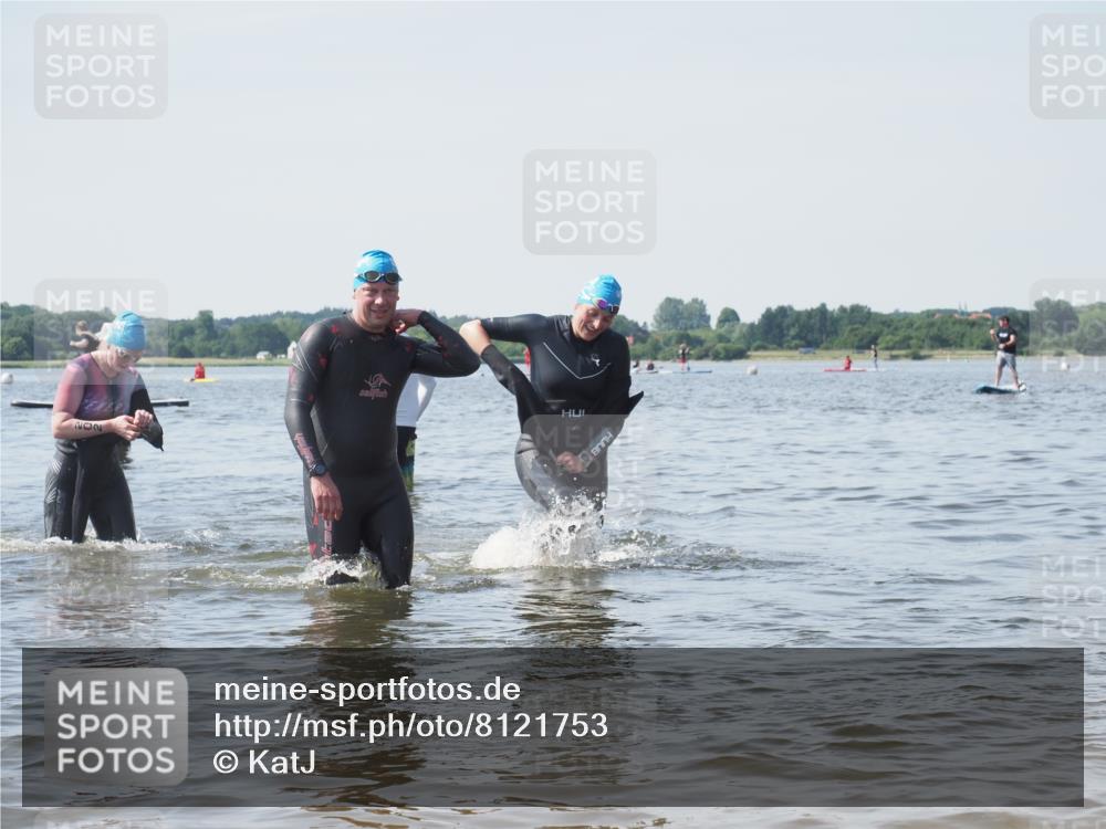 22.06.2025 - Viking Triathlon KatJ http://msf.ph/oto/8121753 22.06.2025 10:50:37 Schwimmen 24, 48, 202, 402, 418, 533 meine-sportfotos.de