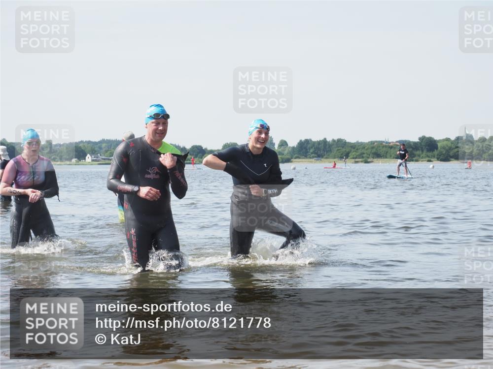 22.06.2025 - Viking Triathlon KatJ http://msf.ph/oto/8121778 22.06.2025 10:50:37 Schwimmen 24, 48, 202, 402, 418, 533 meine-sportfotos.de