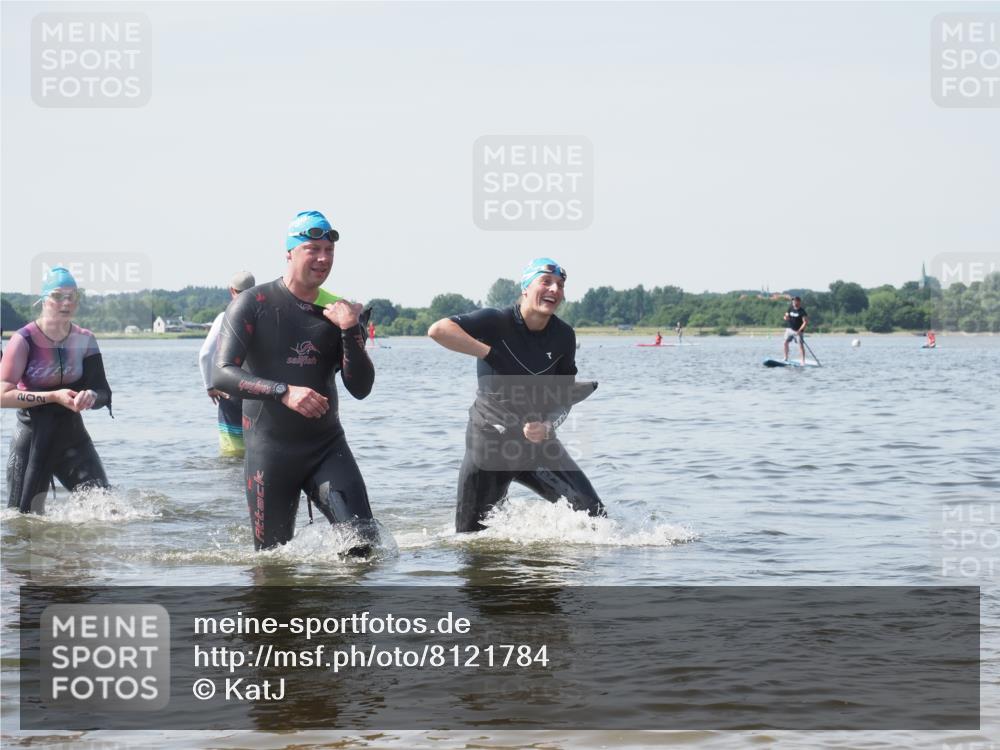 22.06.2025 - Viking Triathlon KatJ http://msf.ph/oto/8121784 22.06.2025 10:50:37 Schwimmen 24, 48, 202, 402, 418, 533 meine-sportfotos.de