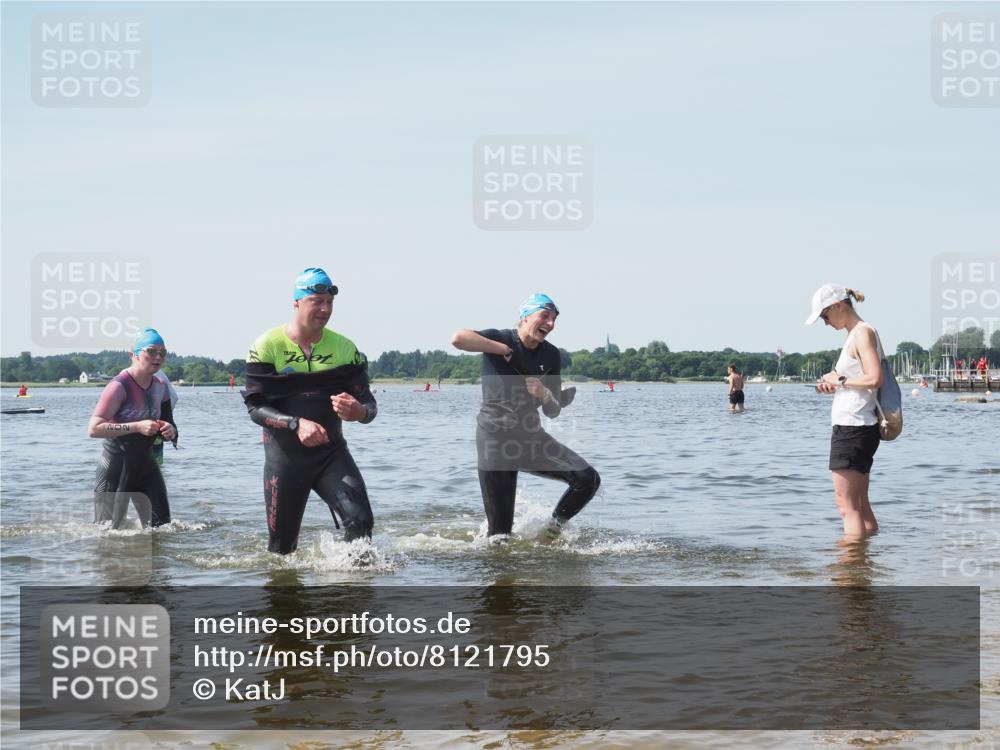 22.06.2025 - Viking Triathlon KatJ http://msf.ph/oto/8121795 22.06.2025 10:50:39 Schwimmen 24, 48, 202, 402, 418, 533 meine-sportfotos.de