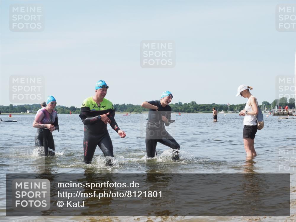 22.06.2025 - Viking Triathlon KatJ http://msf.ph/oto/8121801 22.06.2025 10:50:39 Schwimmen 24, 48, 202, 402, 418, 533 meine-sportfotos.de