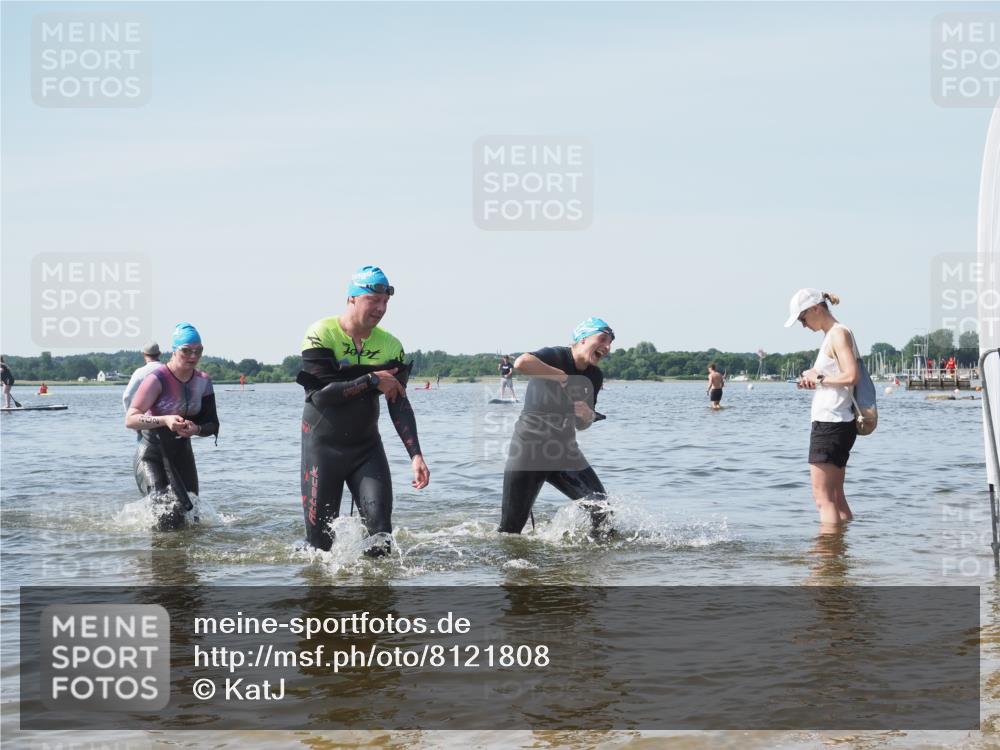 22.06.2025 - Viking Triathlon KatJ http://msf.ph/oto/8121808 22.06.2025 10:50:39 Schwimmen 24, 48, 202, 402, 418, 533 meine-sportfotos.de