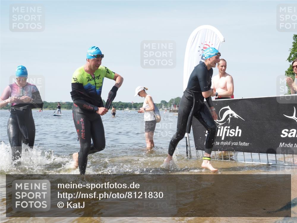 22.06.2025 - Viking Triathlon KatJ http://msf.ph/oto/8121830 22.06.2025 10:50:41 Schwimmen 24, 48, 202, 402, 418, 533 meine-sportfotos.de