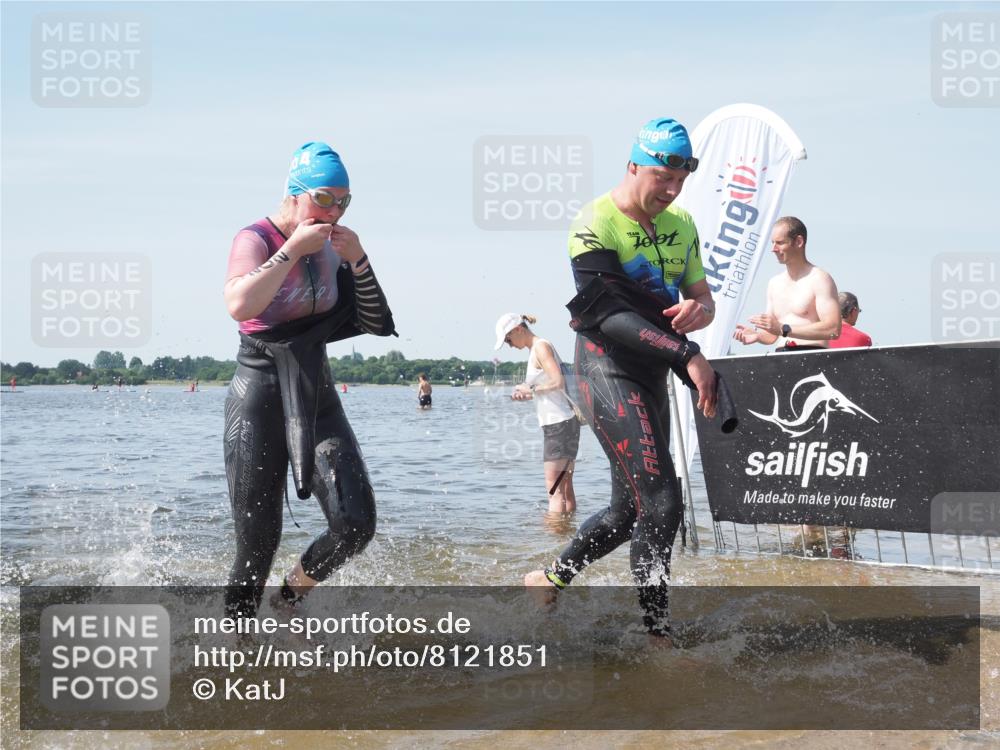 22.06.2025 - Viking Triathlon KatJ http://msf.ph/oto/8121851 22.06.2025 10:50:42 Schwimmen 24, 48, 202, 402, 418, 533 meine-sportfotos.de